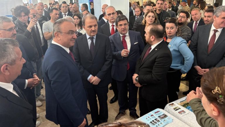 "Maarifin Kalbinde Marifetli Gençlik" Temasıyla Trakya Kariyer Fuarı'na Katılım Gerçekleştirildi