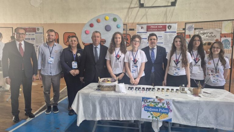 Tekirdağ Anadolu Lisesi'nde TÜBİTAK 4006 Bilim Fuarı Düzenlendi