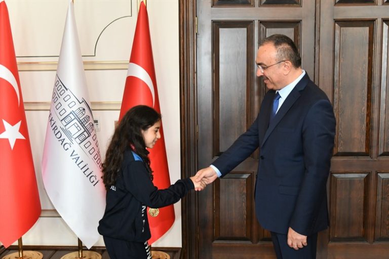 Vali Soytürk Çorlu Şahinler Ortaokulu Öğrencilerini Makamında Kabul Etti