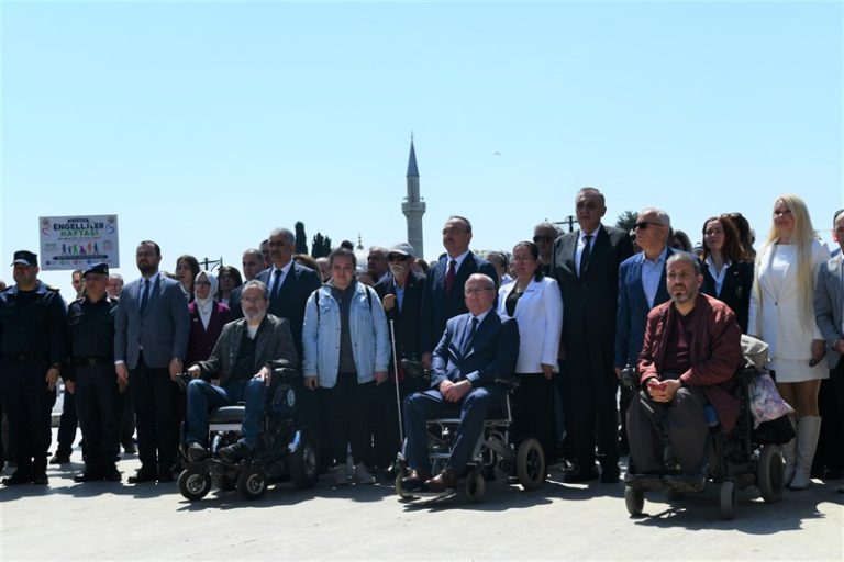 Vali Soytürk Engelliler Haftası Münasebetiyle Gerçekleştirilen Çelenk Sunma Töreni’ne Katıldı