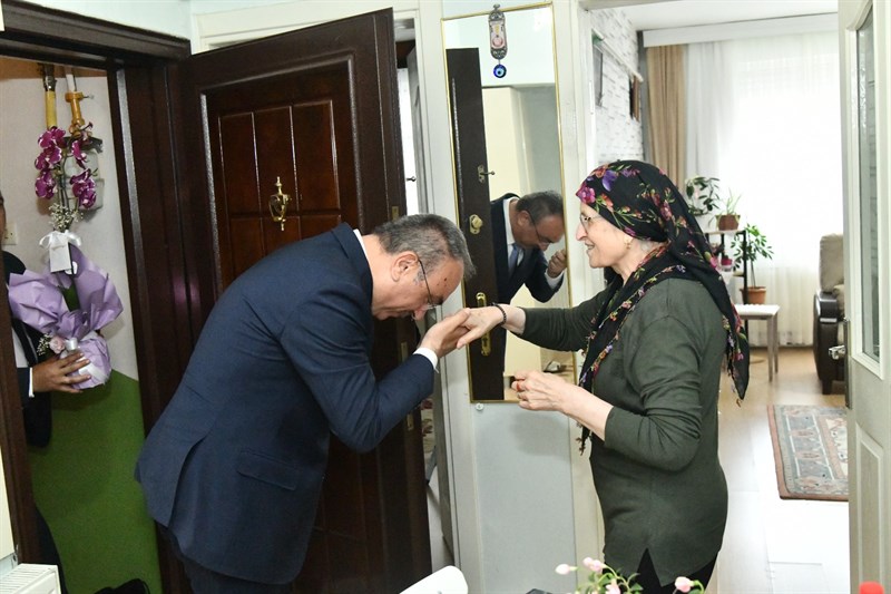 Vali Soytürk Şehit Ailesi'nin Bayramını Kutladı