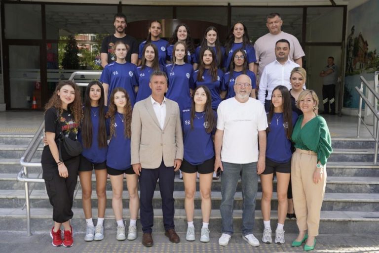 Başkan Sarıkurt, Sporculara Başarılar Diledi