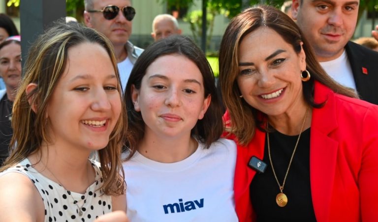 CANDAN BAŞKAN'A SARAY'DA SEVGİ SELİ