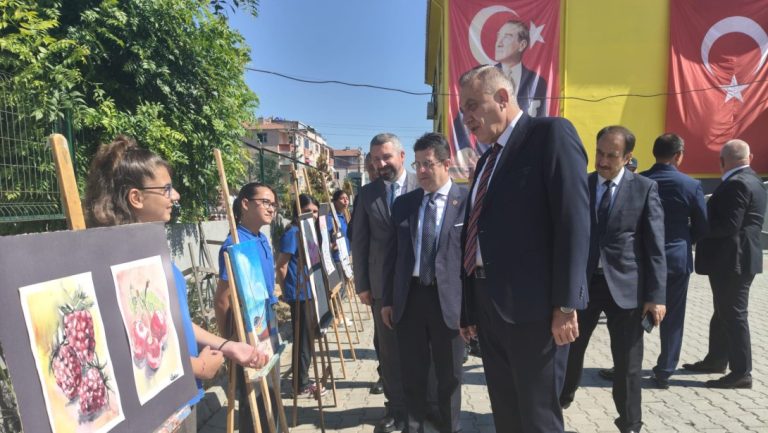 İl Millî Eğitim Müdürü Dr. Aziz Yeniyol, Kumbağ İlkokulunda Düzenlenen Karne Törenine Katıldı