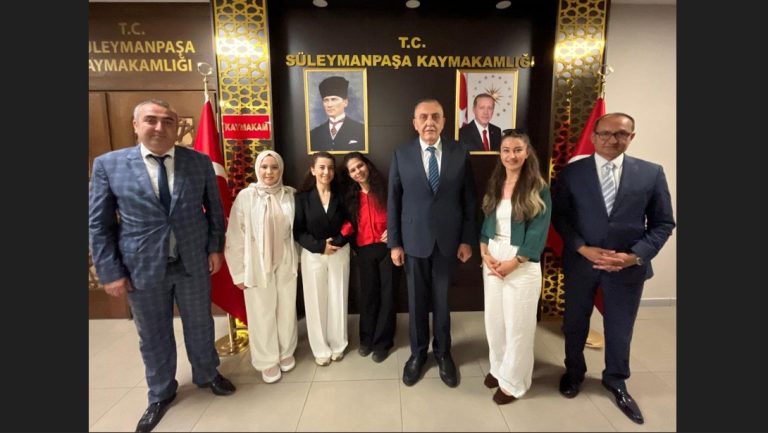 Kaymakamımız Sayın Mahmut Nedim TUNÇER, Ayfer Mustafa Şahin Akkoç Özel Eğitim Uygulama Okulu 12. sınıf mezun öğrencisi...