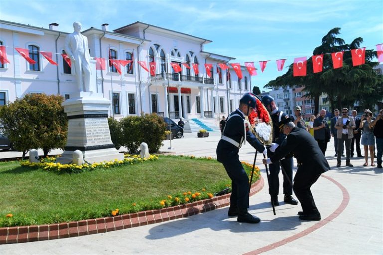 Vali Soytürk Çelenk Sunma Töreni’ne Katıldı
