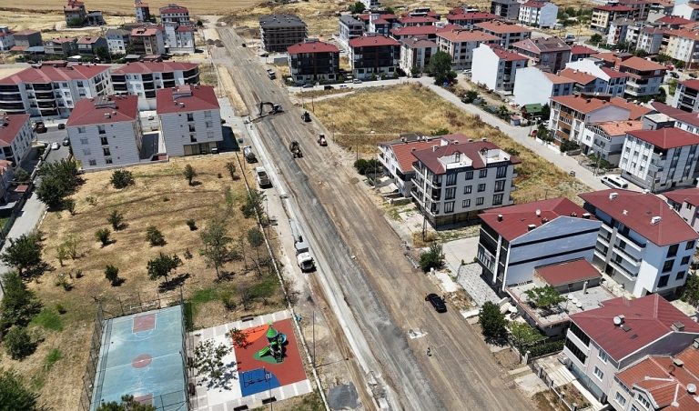 CANDAN BAŞKAN SAHADA: ÇORLU'NUN BULVARLARI YENİLENİYOR