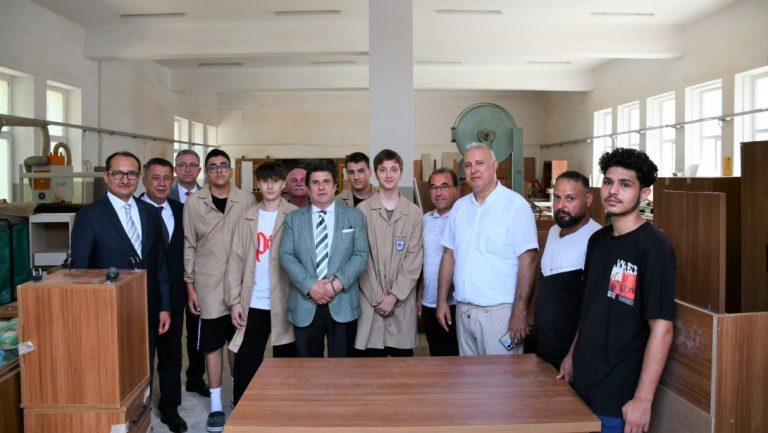 İl Millî Eğitim Müdürü Dr. Aziz Yeniyol, Mesleki Eğitimde Üretim Faaliyetlerini İnceledi