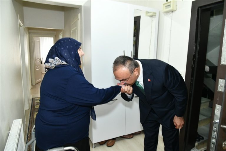 Vali Soytürk, 15 Temmuz Şehidi Polis Memuru Münür Alkan’ın Ailesini Ziyaret Etti