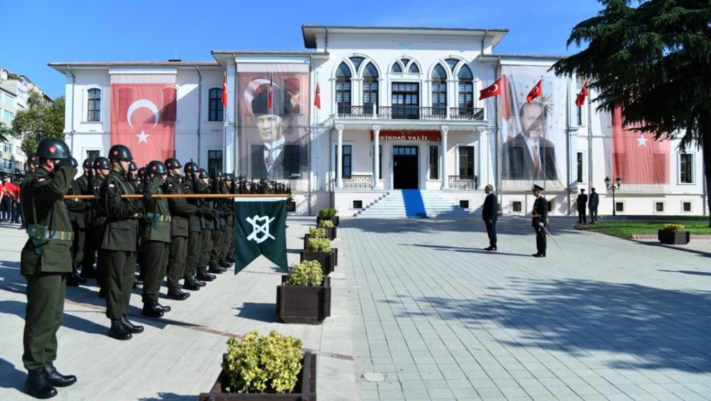 30 Ağustos Zafer Bayramı Münasebetiyle Atatürk Anıtı'na Çelenk Sunuldu