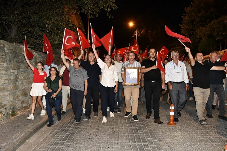 MALKARA’DA 30 AĞUSTOS ZAFER BAYRAMI FENER ALAYI COŞKUYLA GERÇEKLEŞTİRİLDİ