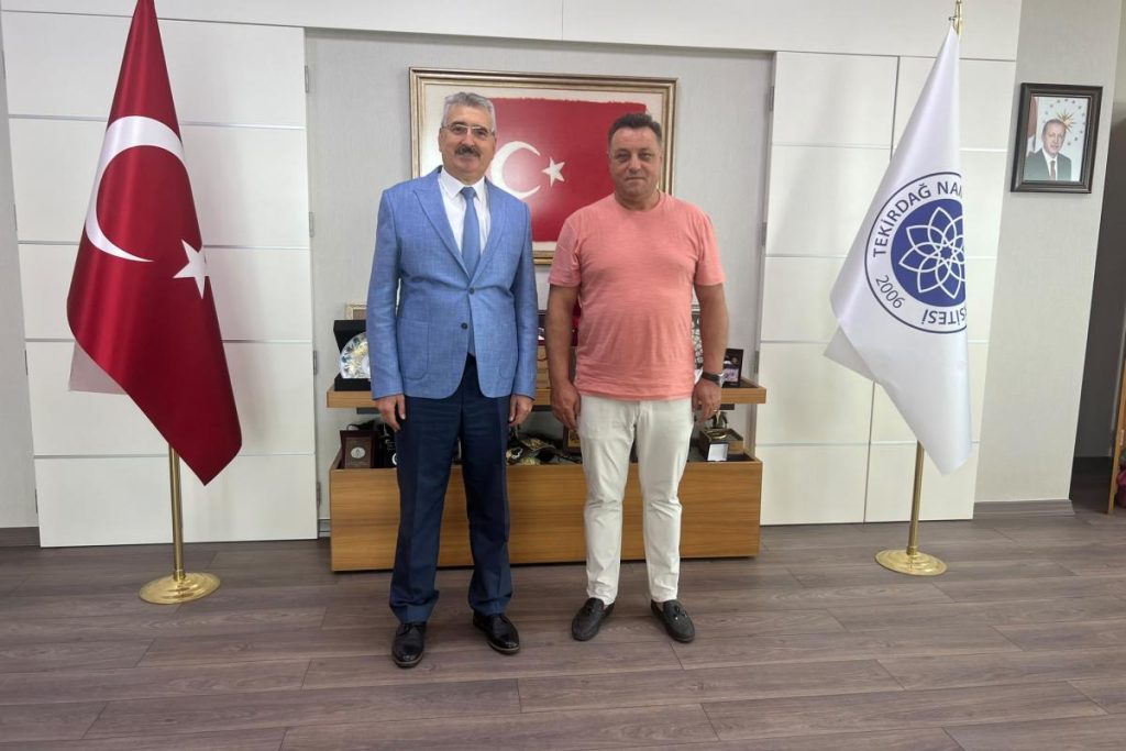 ÜNİVERSİTEMİZ REKTÖRÜNE VEDA ZİYARETİ