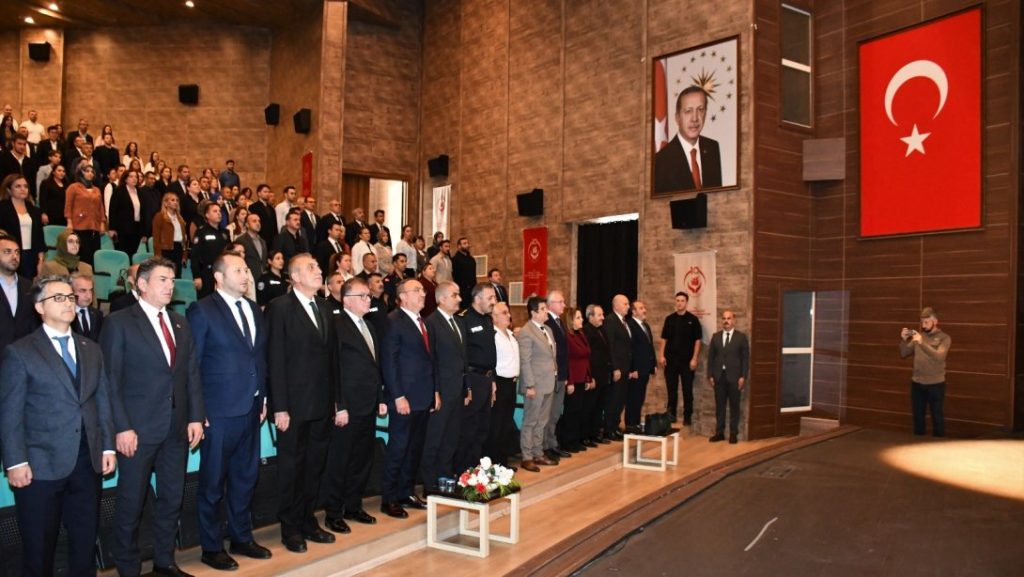 "Dijital Bağımlılık Çağında Birey ve Aile" Konulu Konferans Düzenlendi