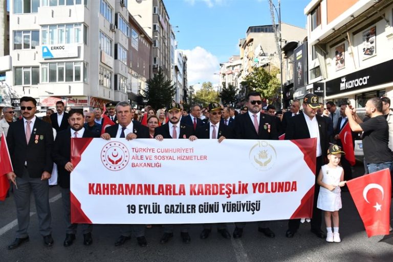 Gaziler Günü Münasebetiyle Yürüyüş Düzenlendi
