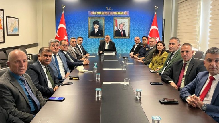 İçişleri Bakanlığı ile Hayrat Vakfı arasında imzalanan protokol kapsamında düzenlenen Osmanlı Türkçesi Eğitimi Bilgilendirme...