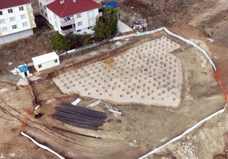 600 METREKÜP RADYE TEMEL BETONU DÖKÜLDÜ