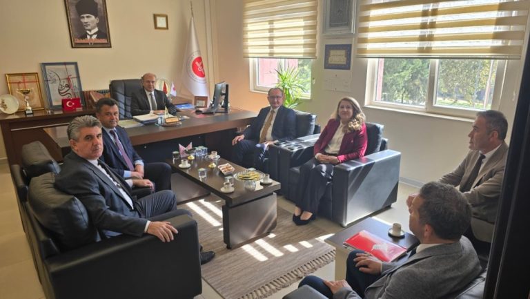İlçe Millî Eğitim Müdürümüz Fahri Kırmızı ile Şube Müdürlerimiz ve Beraberinde Okul ve Kurum Müdürlerimiz İlçe Müftümüz İbrahim Türedioğlu'nu Ziyaret Etti
