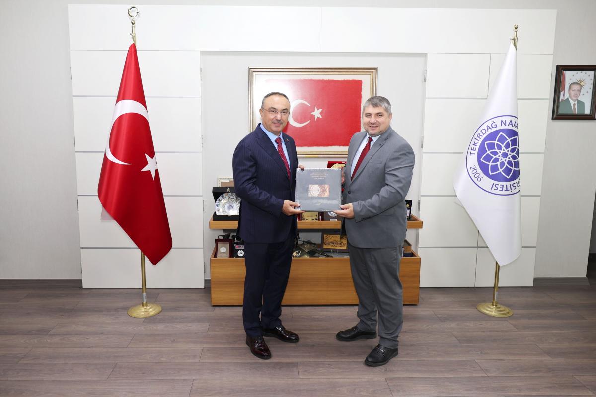 REKTÖR ŞAHİN, BALKAN SEMPOZYUMUNUN KONUKLARINI MAKAMINDA AĞIRLADI
