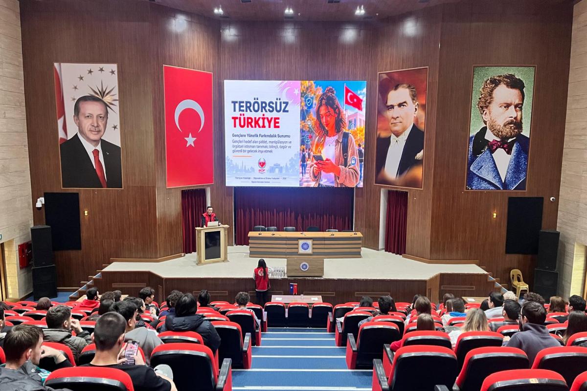 TEKİRDAĞ NKÜ ÖĞRENCİLERİNE İL EMNİYET MÜDÜRLÜĞÜNDEN “TERÖRSÜZ TÜRKİYE” EĞİTİMİ