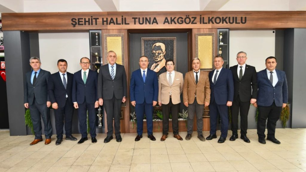 Tekirdağ valisi Sayın Recep Soytürk, Öğrencilerin Daveti Üzerine Halil Tuna Akgöz İlkokulunu Ziyaret Etti