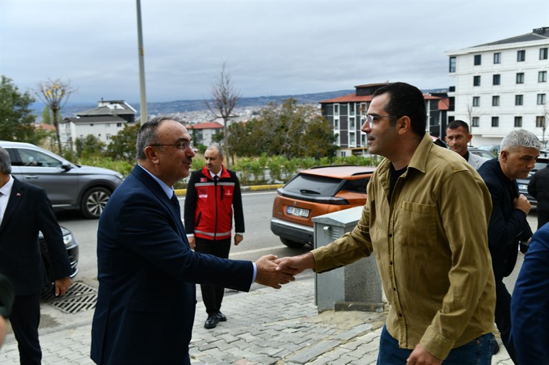 Vali Soytürk Cumhuriyet Bayramı Münasebetiyle Şehit Ailesini Ziyaret Etti